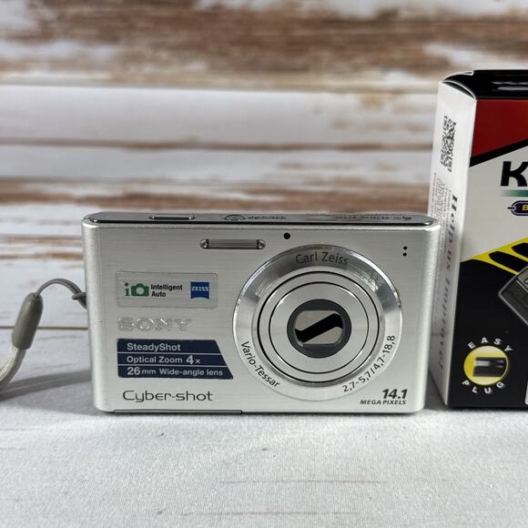 SONY Cyber-Shot DSC-W330 14.1MP Digital Camera 4x Optical Zoom with Charger - Picture 2 of 6